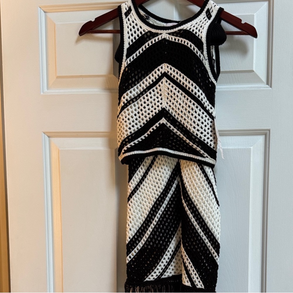 2 piece Black and White Women’s knit top and fringe skirt  XS willow & wind